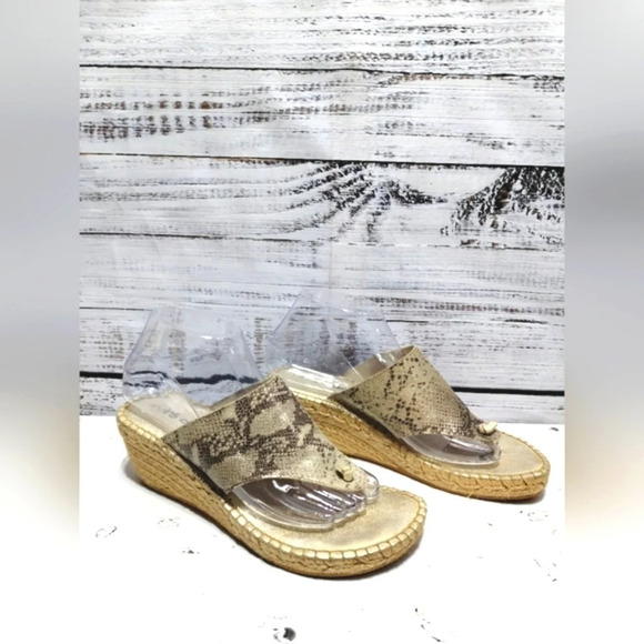 Andre Assous Sandals Gold Snakeskin size 8.5 39 Boho Beach Vacation Wedge - Picture 5 of 5